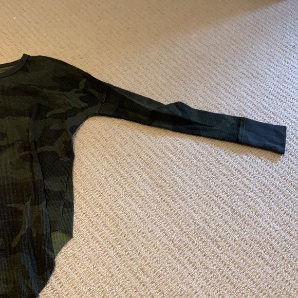 TNA long sleeve - Picture 3 of 4